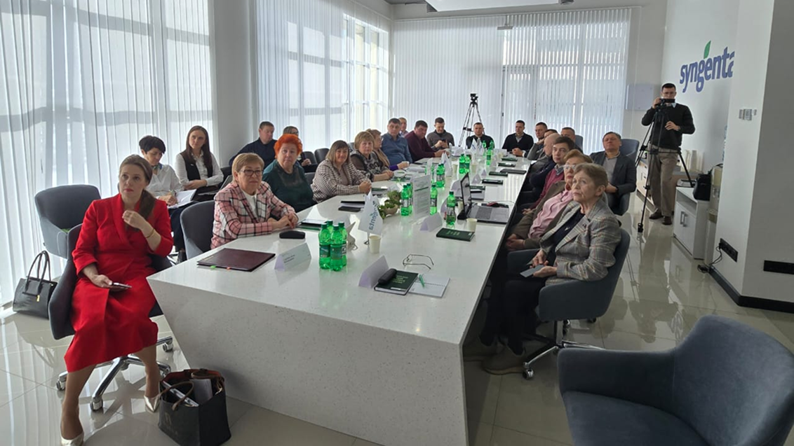 Круглый стол ученых юга: рекомендации, прогнозы, вызовы сезона, фото