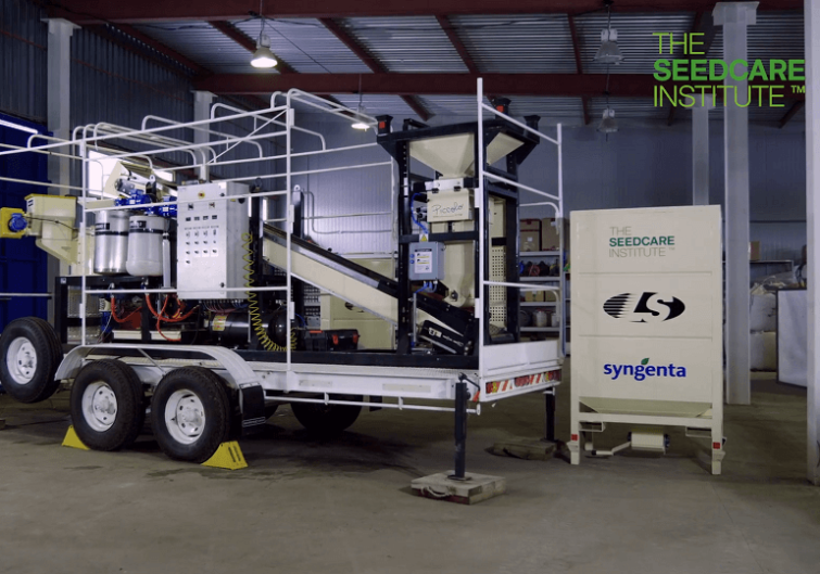 Надежная протравочная машина PICCOLO позволяет избежать расходов на доставку посадочного материала семян сои на завод и обратно